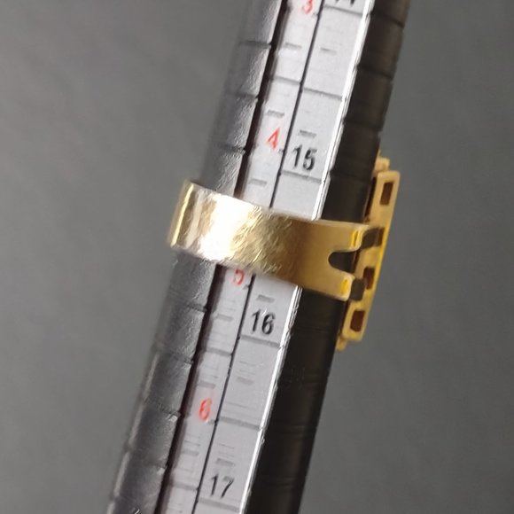 Very Pretty Size 4.75 Two Tone Gold Electroplated Ring - Picture 13 of 13